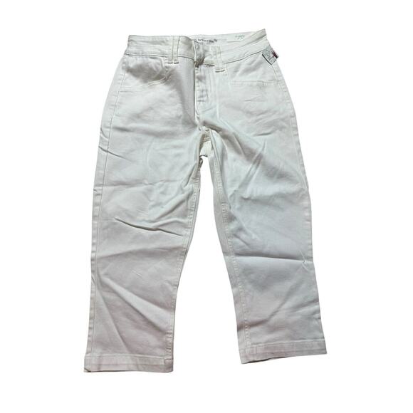 Maurices 21” Crop Capri Jeans White Women’s Size 10 Mid Rise Comfort Stretch New - Picture 1 of 7